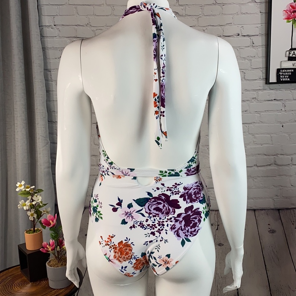 NWT: Cupshe White Floral 1pc Swimsuit Size: XL - Picture 6 of 17